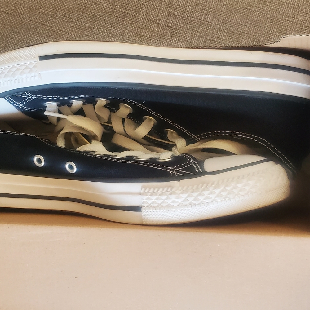 Converse Sneaker - Picture 8 of 8